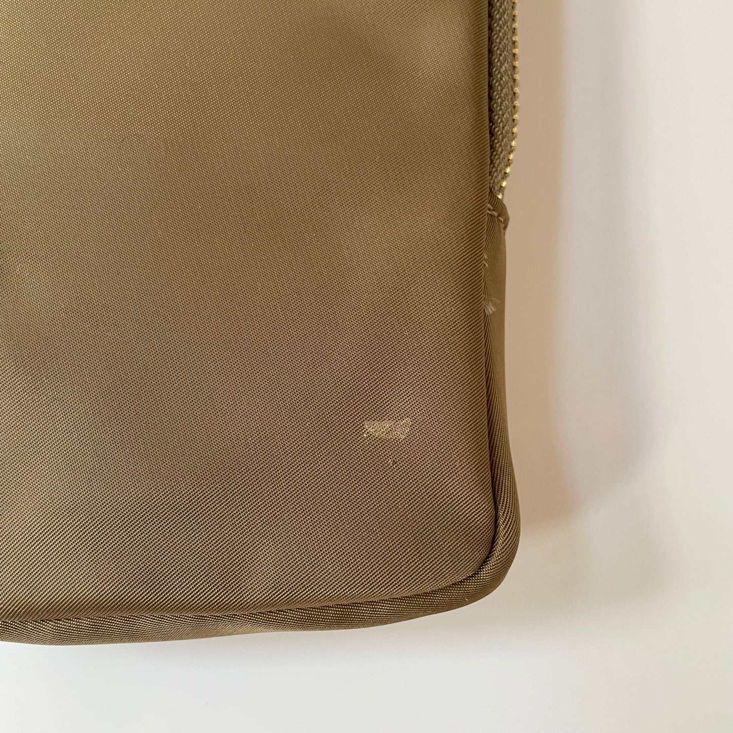 OUTLET Autumn Olive Crossbody Phone Bag - Nylon/PU