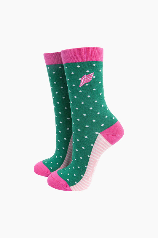 Embroidered Conch Shell Combed Cotton Socks in Green/Pink UK 3-7